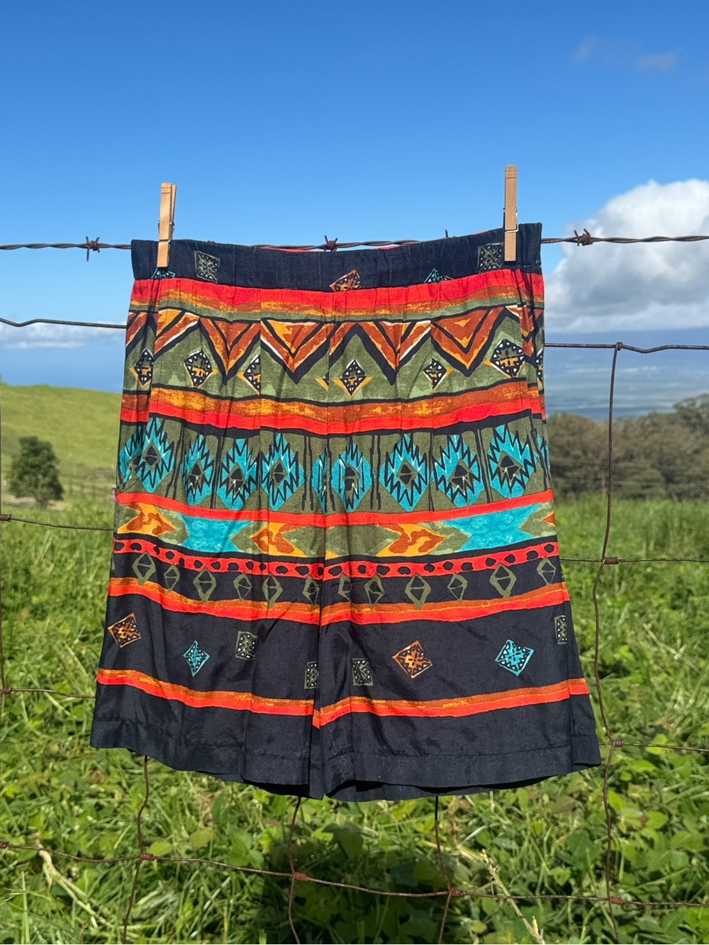 Vintage 90s Y2K colorful boho southwestern indie Sleeze Bermuda shorts M